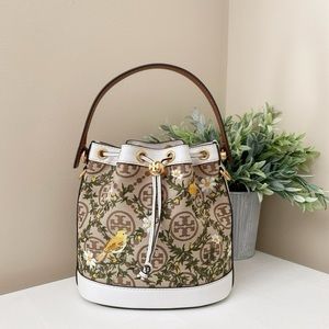 Tory Burch Embroidered T Monogram Jacquard Hazel Gardenia Bucket Bag 🌷🤩🌷